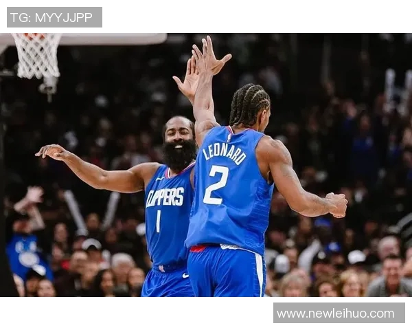 莱昂纳德重返赛场快船官方宣布他结束连续缺席的十场比赛 莱昂纳德重返赛场快船官方宣布他结束连续缺席的十场比赛