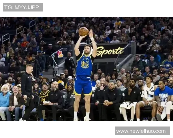 勇士队自主研发巅峰大洛波斯特防守效率高居联盟第三名 勇士队自主研发巅峰大洛波斯特防守效率高居联盟第三名