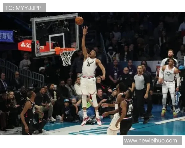 字母哥半场表现抢眼13分钟内砍下14分5篮板罚球全中展现实力